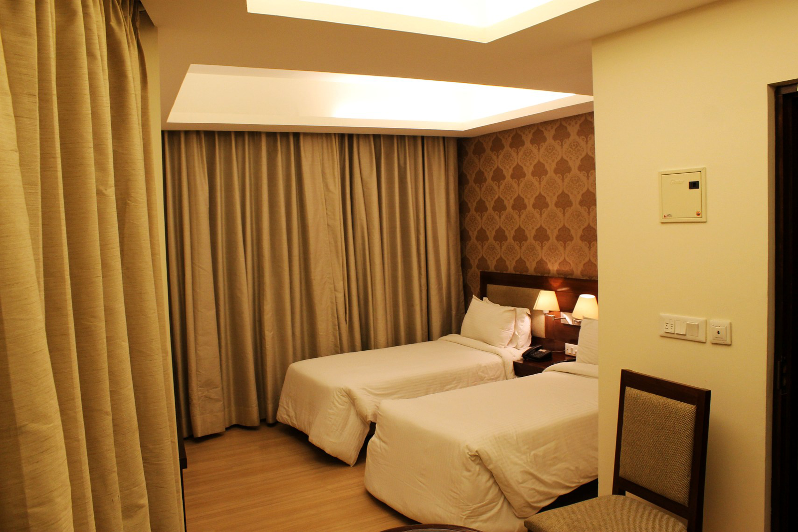 Double bed Hotel Room in dehradun